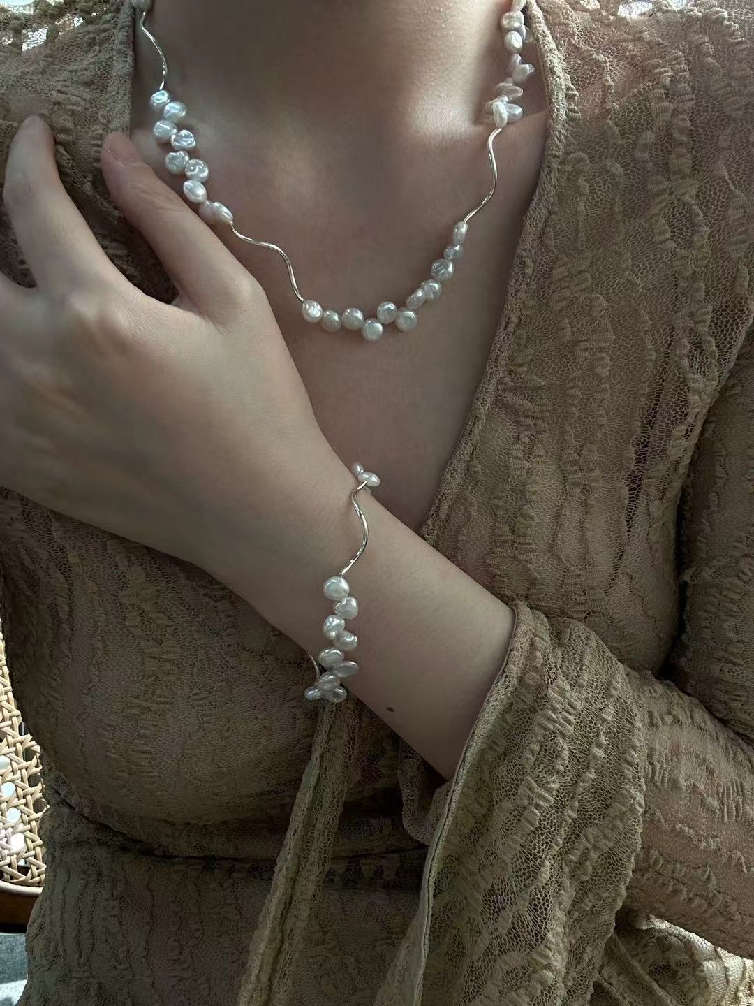 Curved Blossom Pearl Bracelet