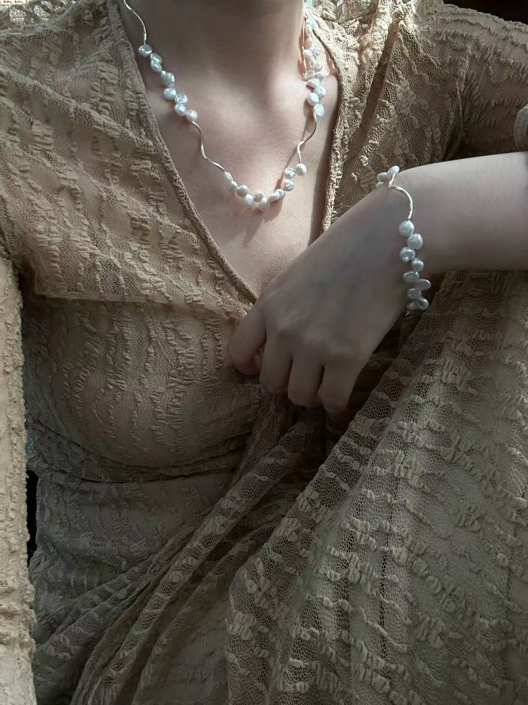 Curved Blossom Pearl Bracelet